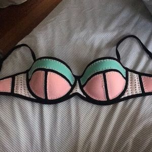 Triangl bikini top